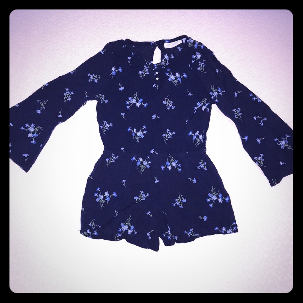 Super cute girls Shorts romper with flare sleeves